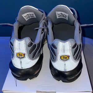 Men’s air max tn size 12 worn. in good condition and just need to be cleaned